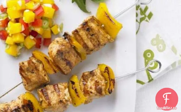 Kebab de pui smucit cu salsa de mango