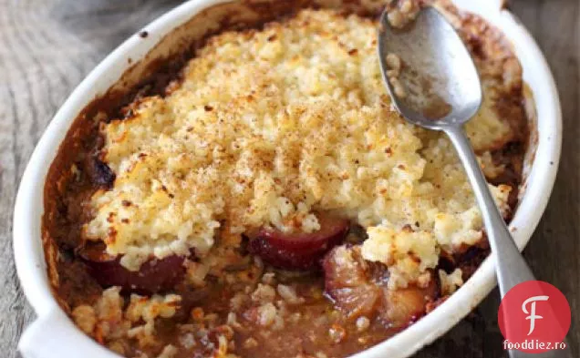 Budincă de orez și coacere cu prune condimentate