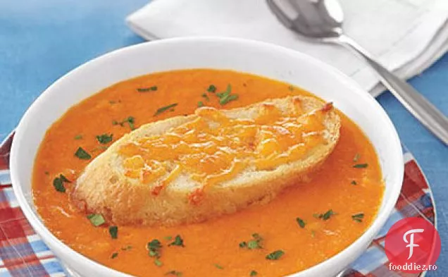 Supă de roșii cu crutoane Cheddar