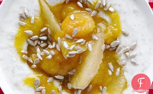 Terci de iaurt cremos cu topping de caise, ghimbir și grapefruit