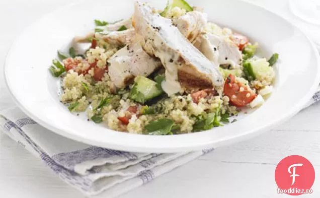 Curcan la grătar cu quinoa tabbouleh și pansament tahini