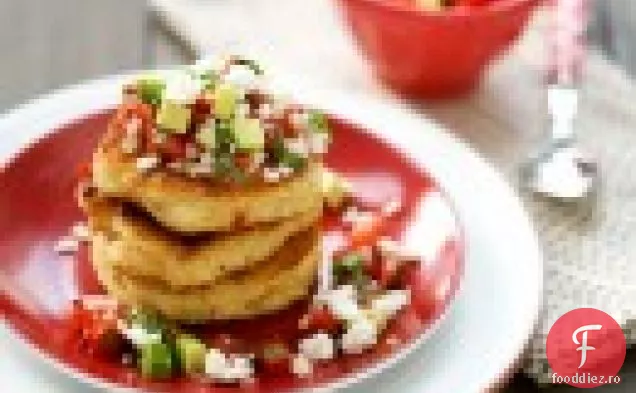 Prăjituri Proaspete De Porumb Cu Salsa De Avocado Și Brânză De Capră