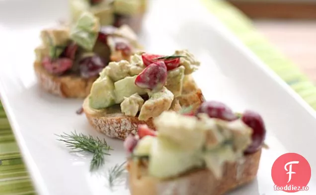 Salată De Pui De Vară Cu Avocado Și Cireșe