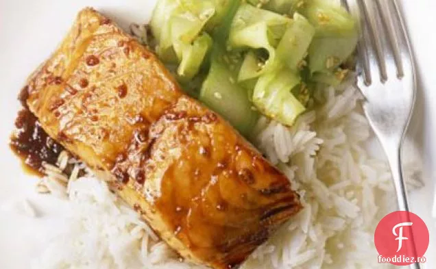 Teriyaki de somon la grătar cu salată de castraveți