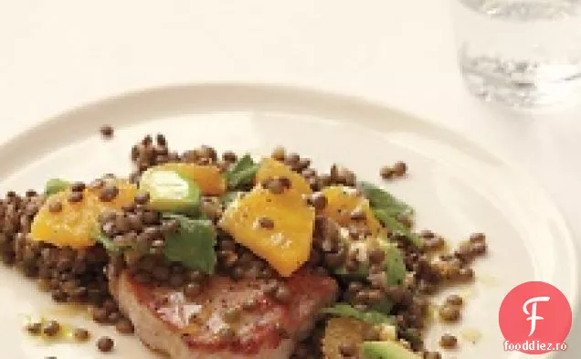 Carne De Porc Cu Salată De Linte, Portocale, Avocado Și Busuioc