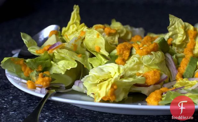 Salată de Avocado cu sos de morcov-ghimbir