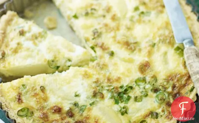 Cartofi noi, ceapă de primăvară și Quiche Montgomery cheddar