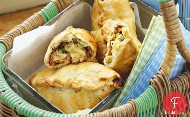 Produse de patiserie cu brânză și Marmite