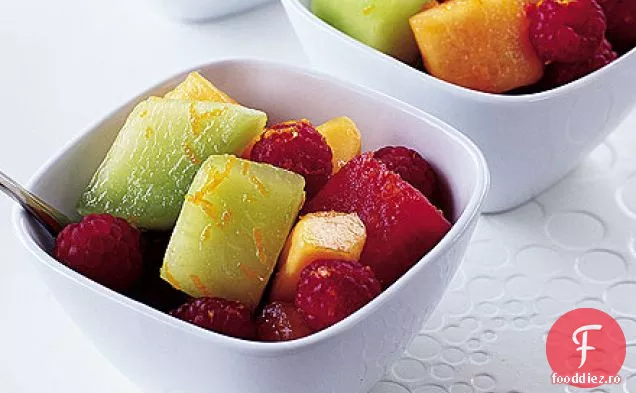 Cupe de pepene galben, portocale și zmeură