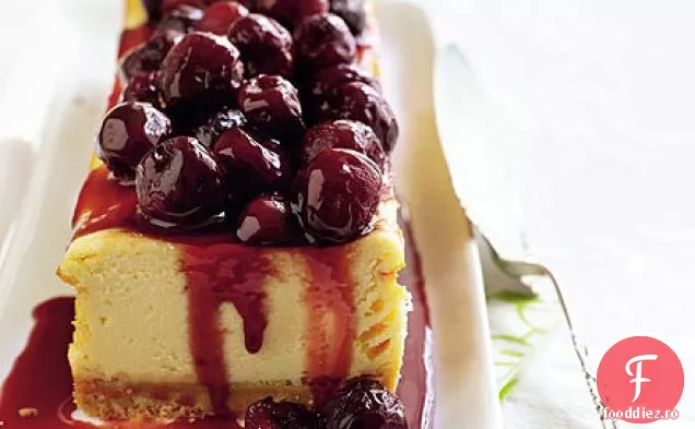 Felie de cheesecake cu cireșe