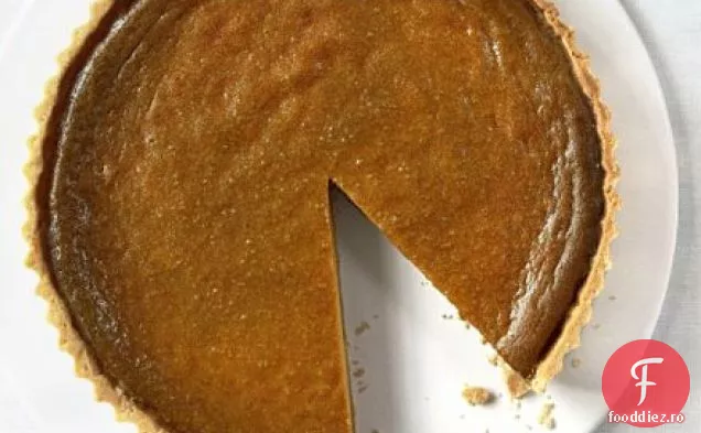 Plăcintă clasică de dovleac cu pecan și cremă de arțar