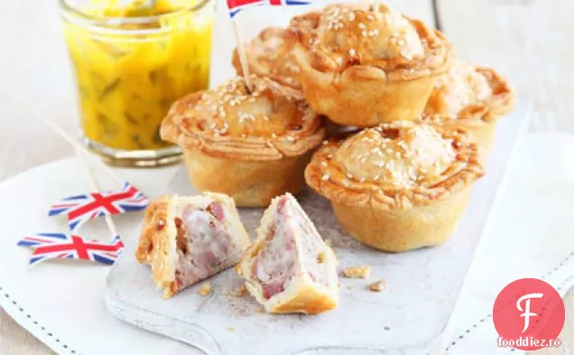 Mini plăcinte de porc cu piccalilli
