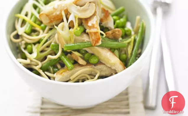 Pui de lămâie cu tăiței de legume de primăvară