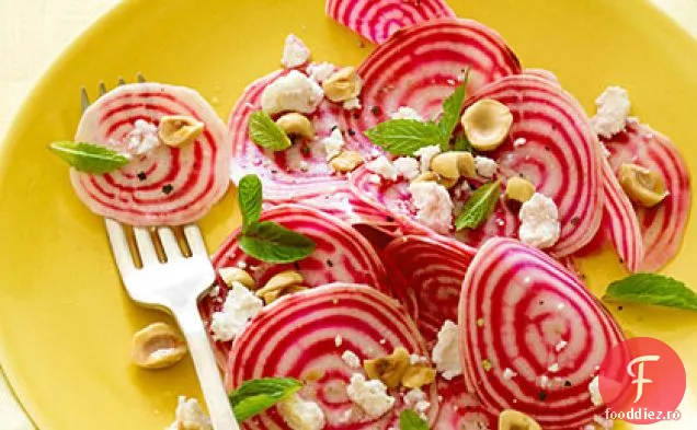 Salată de sfeclă Chioggia cu salată de Ricotta și alune