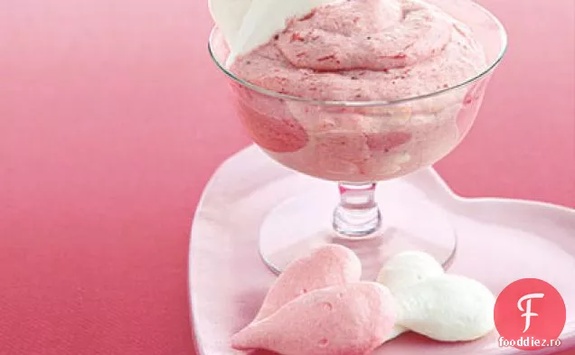 Mousse de căpșuni cu inimi de bezea