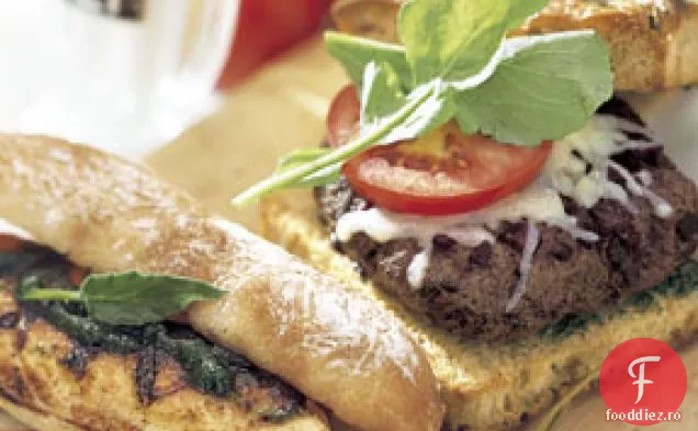 Sandvișuri de pui la grătar cu Pesto de salvie și mere