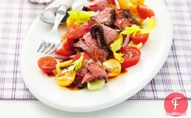 Salată de friptură la grătar cu pansament de hrean