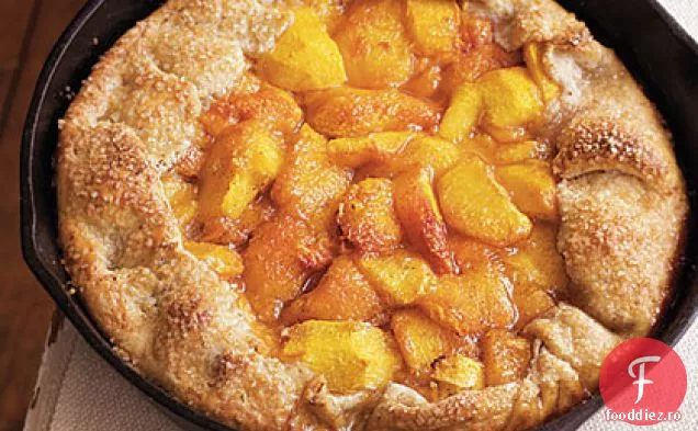 Tarta rustica de piersici condimentata cu patiserie de migdale