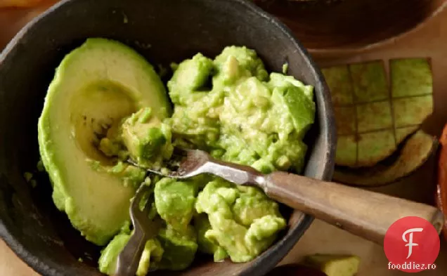Salată de avocado-grapefruit cu sos cremos de ceapă Vidalia