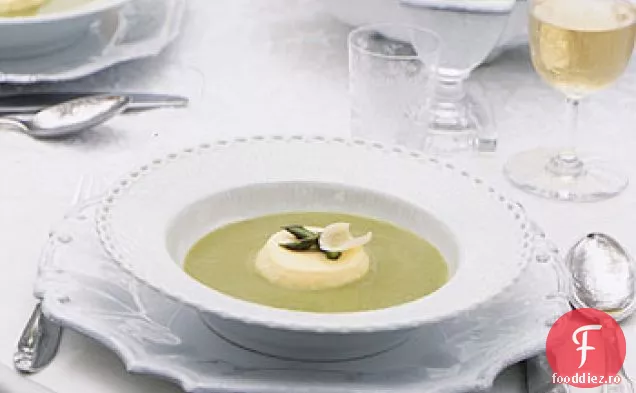Supă de sparanghel cu cremă de parmezan