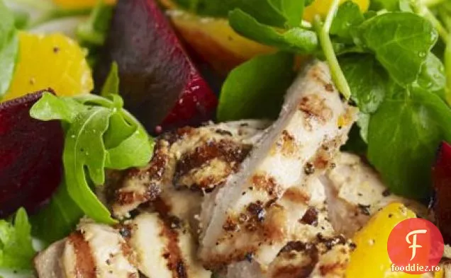 Salată de pui la grătar cu muștar, sfeclă roșie și portocale
