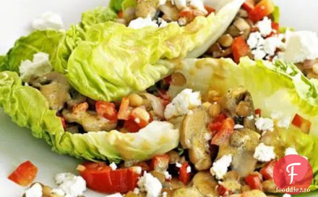 Salată caldă de ciuperci, linte și brânză de capră