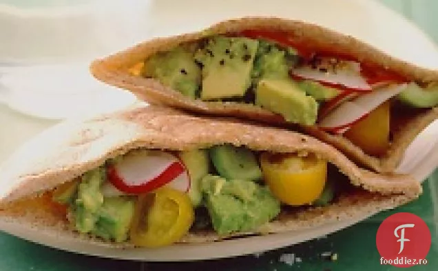 Sandwich Cu Avocado Condimentat
