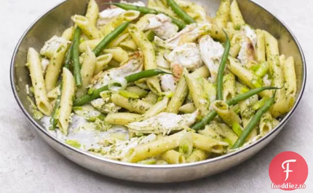 Paste pesto cu pui cremos și fasole verde