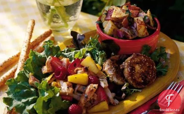 Salată de pui și fructe