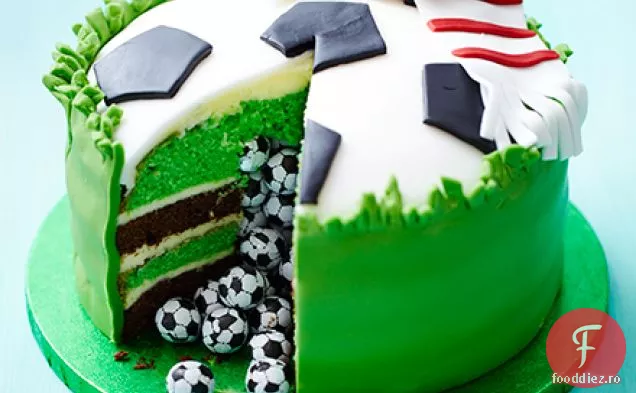 Surpriza pi tort de fotbal