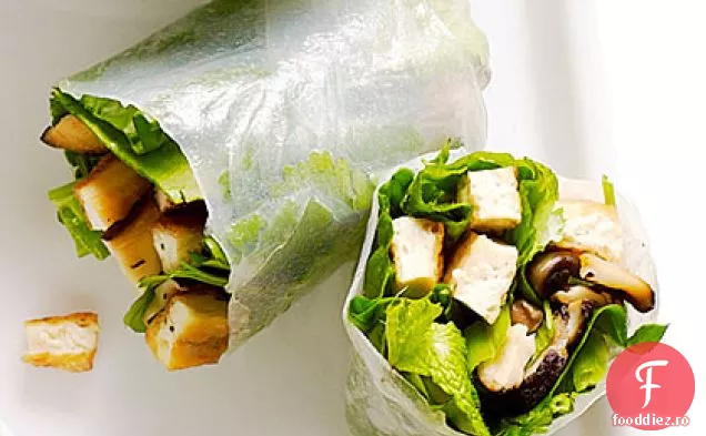Crisp tofu, shiitake și rulouri de vară cu spanac