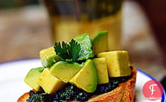Bruschetta De Avocado Cu Sos Verde