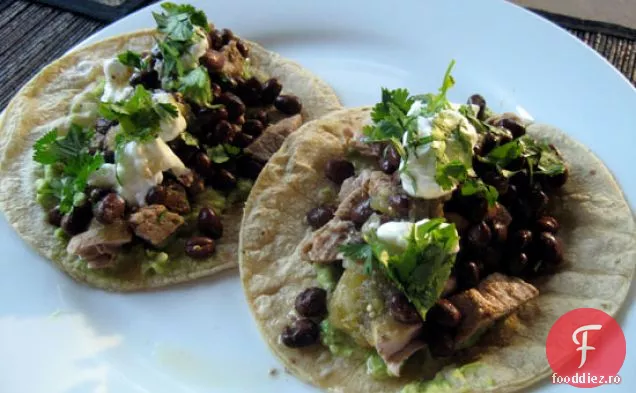Tacos De Porc Cu Guacamole Și Salsa Verde