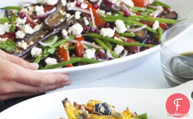 Salată feta mediteraneană cu sos de rodie