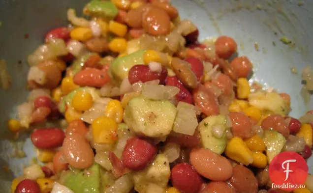 Salată De Avocado Cu Patru Fasole