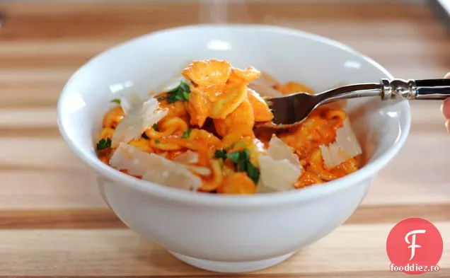 Paste cu sos de ardei roșu prăjit