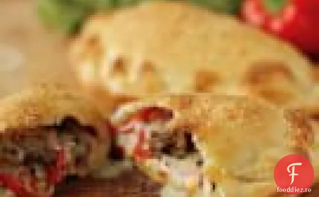 Calzone De Cârnați Și Ardei Roșu