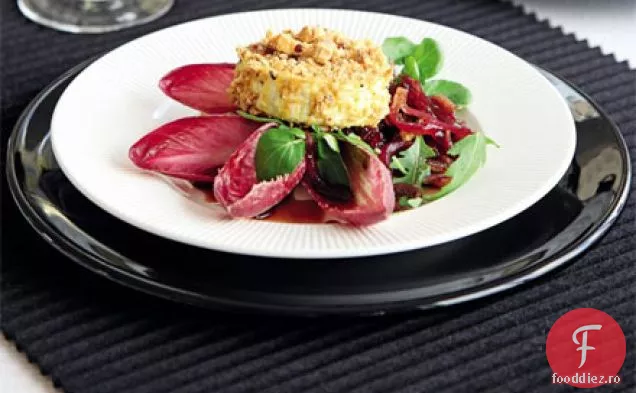 Brânză de capră la cuptor cu crustă de alune și ceapă balsamică