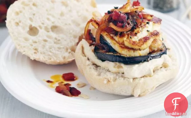 Burgeri de vinete Halloumi cu Harissa relish