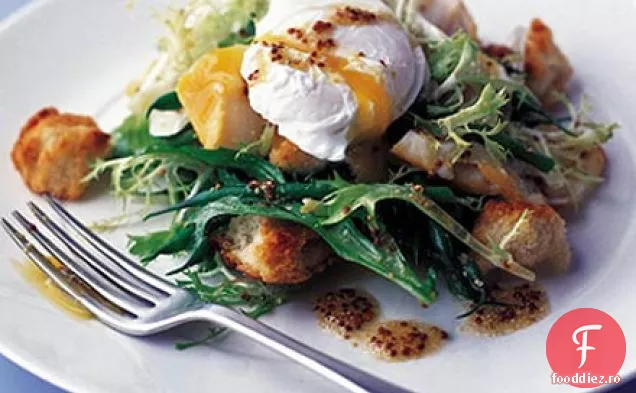 Salată de eglefin afumat cu ouă poșate și cromormaltons