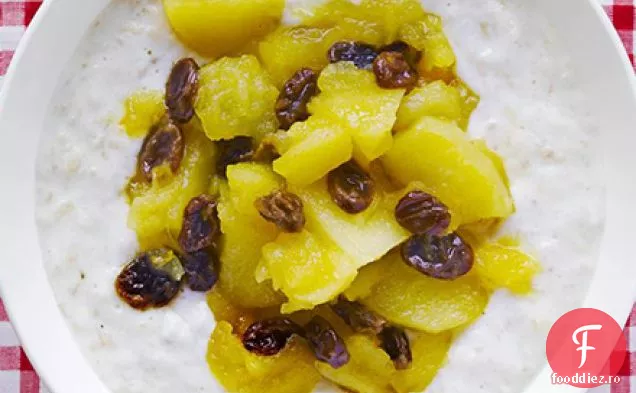 Terci de iaurt cremos cu compot de mere și stafide