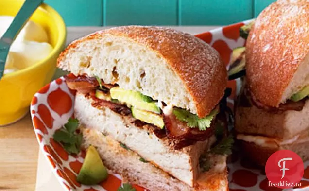 Sandvișuri cu Tofu, slănină și Avocado la grătar