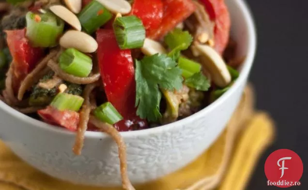 Taitei Soba Cu Arahide Cu Broccoli Si Ardei Rosu