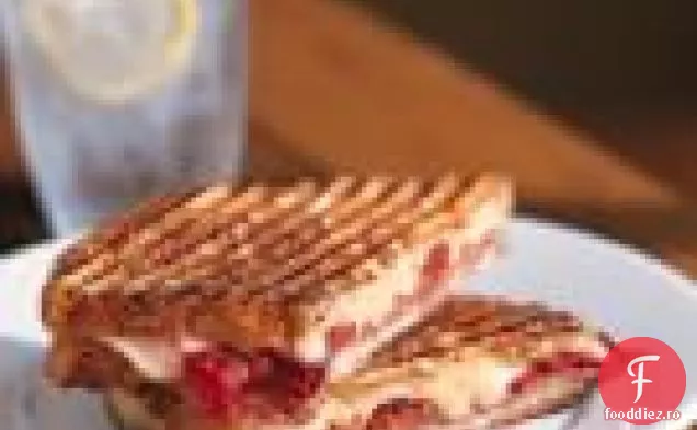 Salam, Fontina Și Panini De Ardei Gras Prăjit