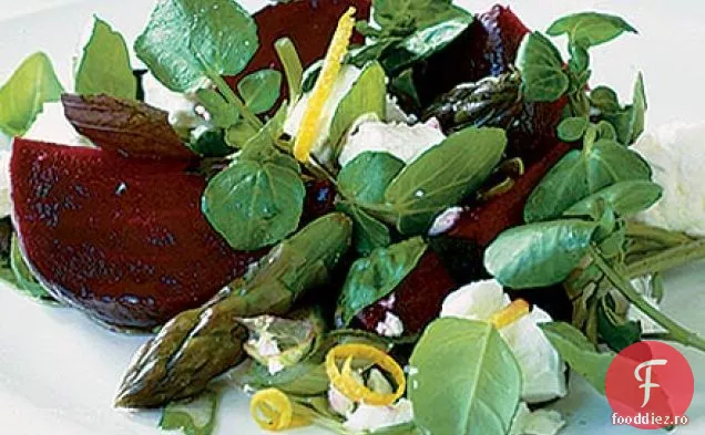 Salată de sfeclă roșie, feta și sparanghel