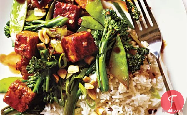 Tempeh și Broccolini se amestecă