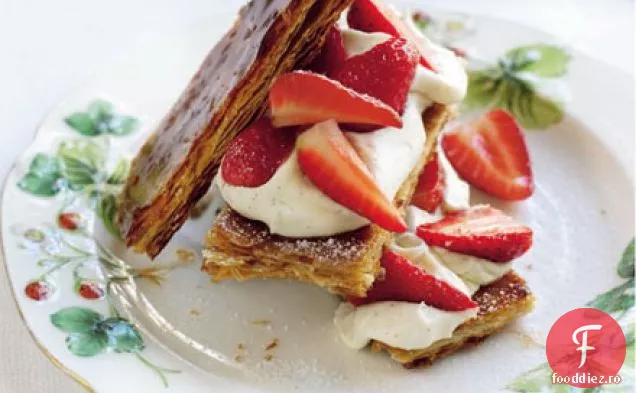 Strat de căpșuni și cremă