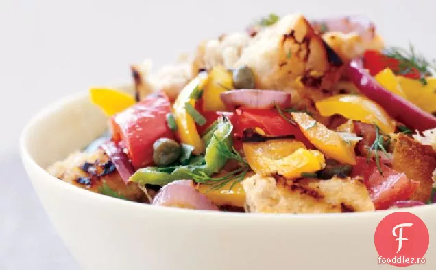 Salată Panzanella La Grătar Cu Ardei Gras, Dovlecei De Vară Și Roșii