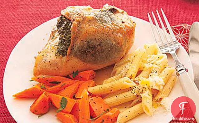 Piept de pui cu spanac, brânză de capră și nuci de pin