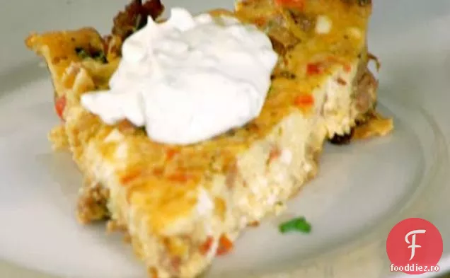 Cârnați, ardei roșu și Frittata Feta